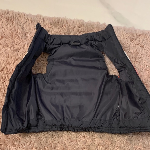 Puma Kids Vest - Black with Red and Cream Highlights - Picture 4 of 4